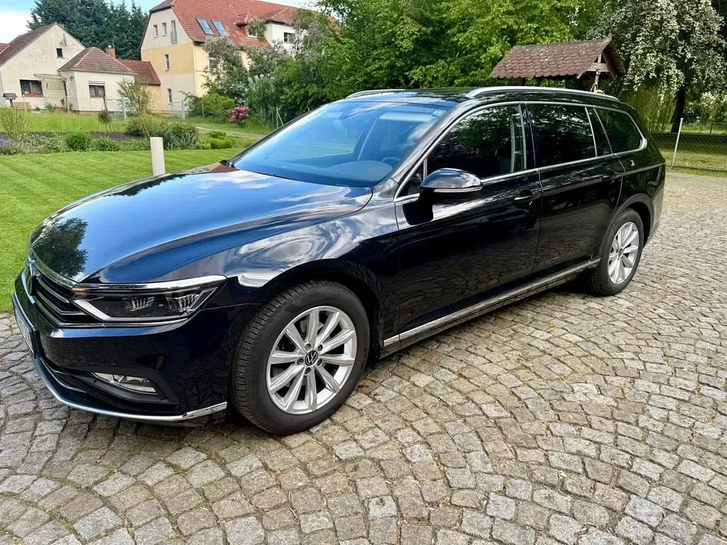 Gebraucht VW Passat Elegance 150 PS (110 kW) 2020 Schwarz Kombi