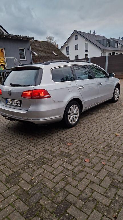 Gebraucht VW Passat Trendline 122 PS (89 kW) 2012 Silber Limousine