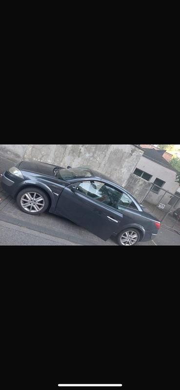 Grau Gebraucht 2006 Renault Mégane Cabriolet Cabrio | 880 € (Superpreis) - Bild 1/4