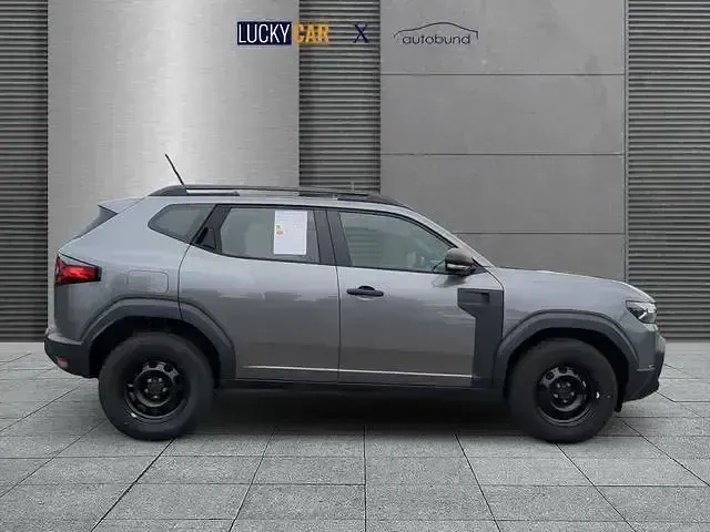 Neu Dacia Duster Essentiel 101 PS (74 kW) 2025 Grau