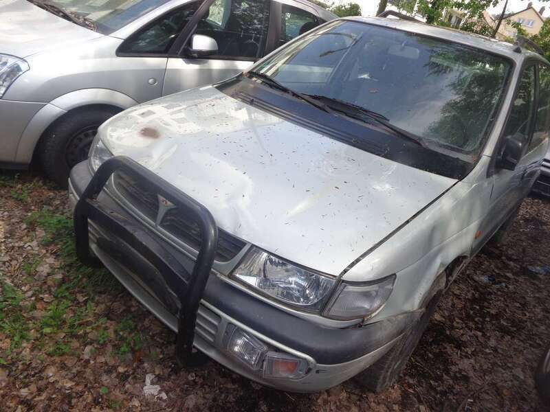 Grau Gebraucht 1997 Mitsubishi Space Runner Van / Kleinbus | 1.199 € - Bild 1/4