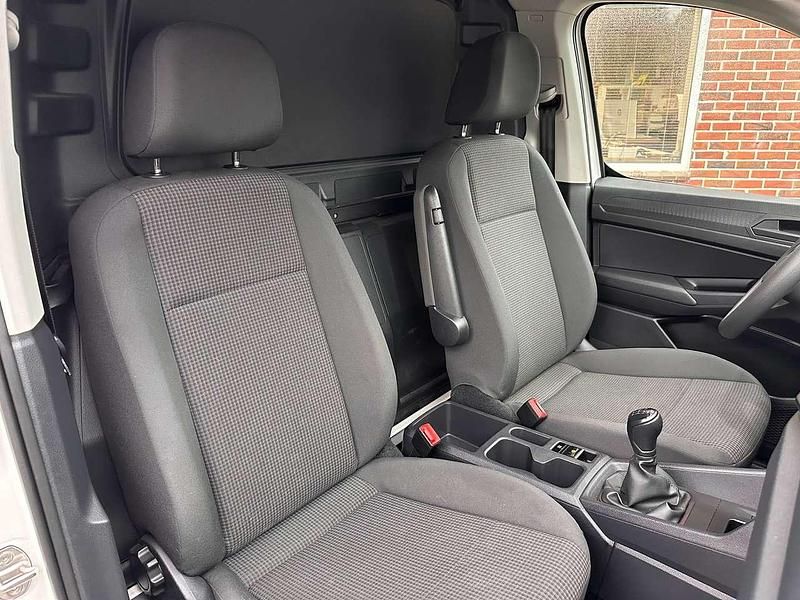 Gebraucht VW Caddy Basis 75 PS (55 kW) 2023 Candyweiß Van / Kleinbus