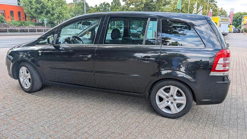 Gebraucht Opel Zafira 148 PS (108 kW) 2010 Schwarz Van / Kleinbus