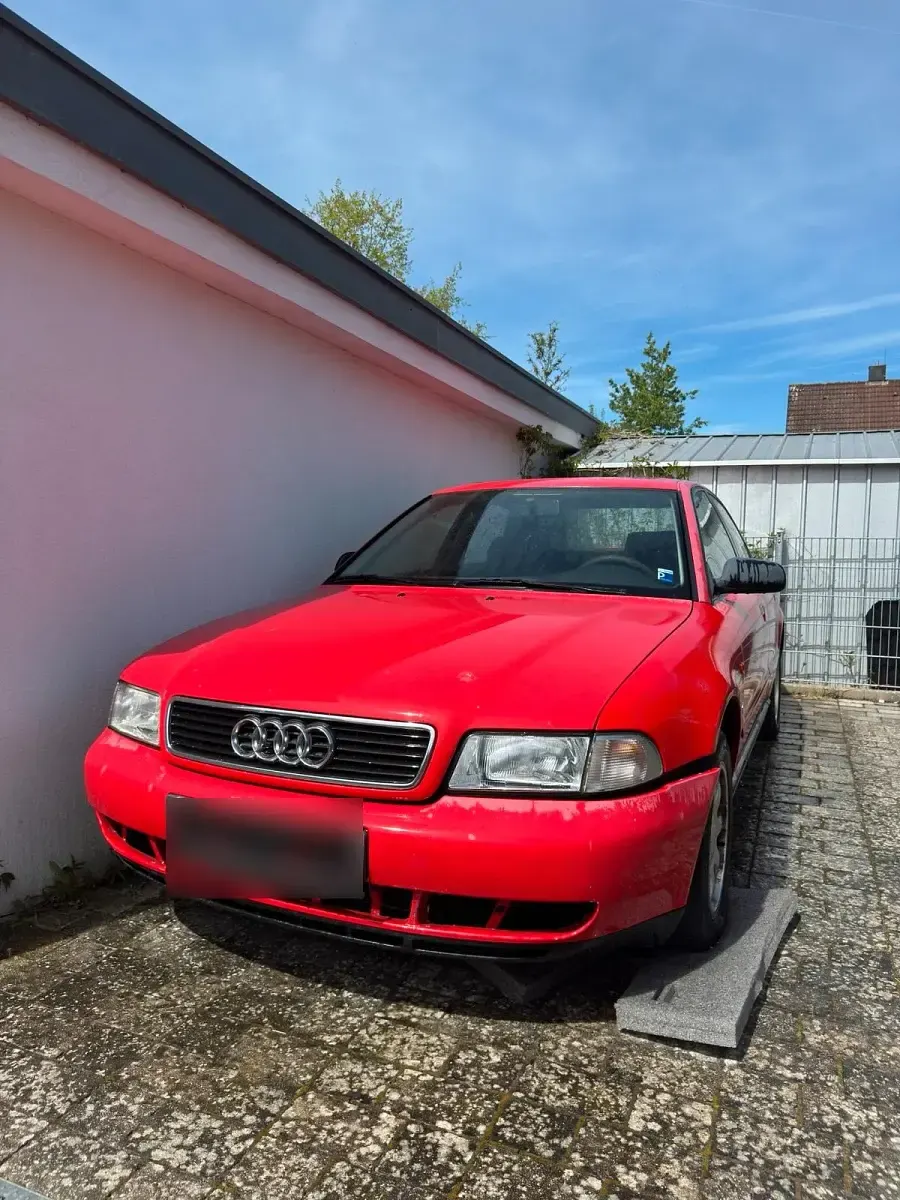 Second-hand Audi A4 125 CP (91 kW) 1995 Roșu Berlinǎ