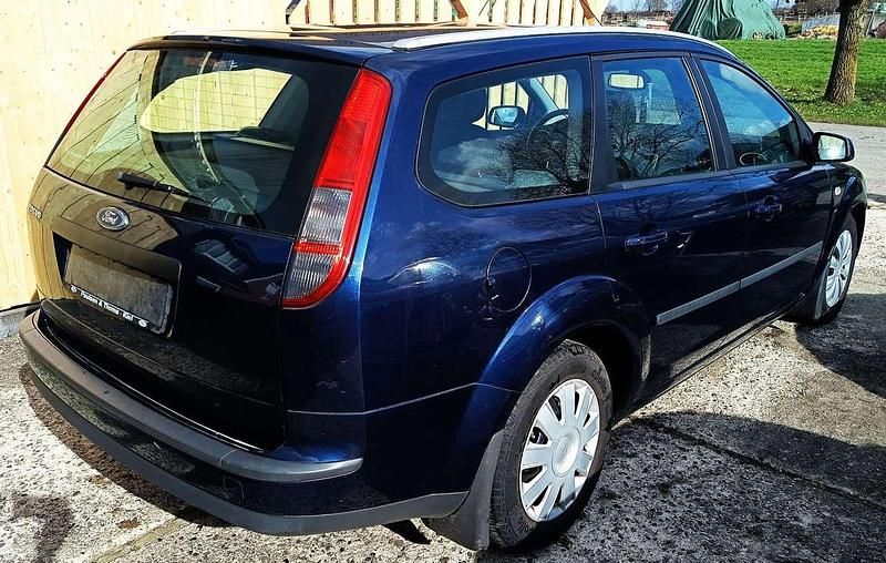 Gebraucht Ford Focus Trend 116 PS (85 kW) 2006 Blau Kombi