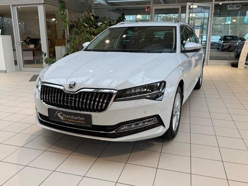 Gebraucht Skoda Superb Style 150 PS (110 kW) 2024 Moonweiss metallic Kombi