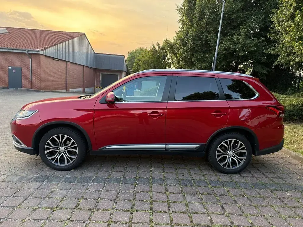Begagnad Mitsubishi Outlander Edition 150 HK (110 kW) 2017 Röd SUV