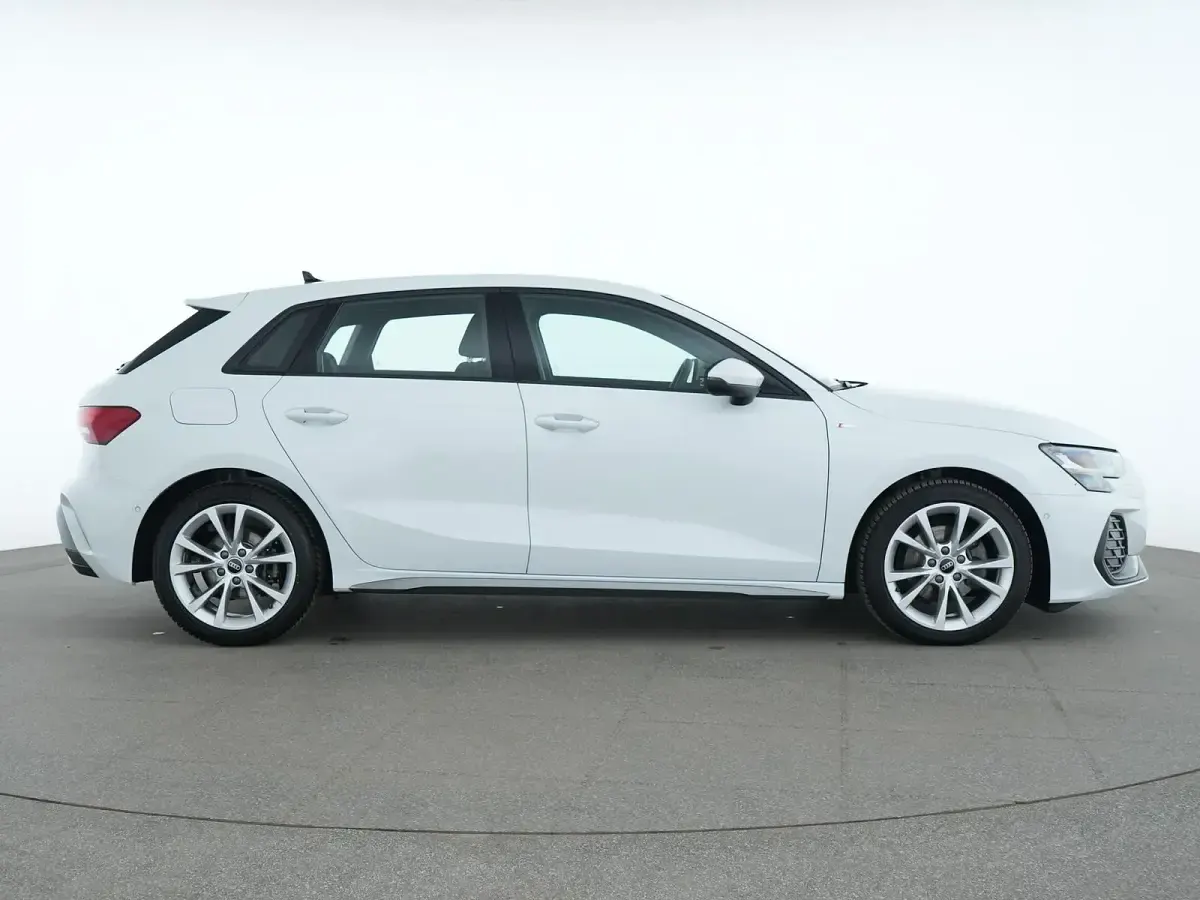 Gebraucht Audi A3 S-Line 150 PS (110 kW) 2025 Gletscherweiss Limousine