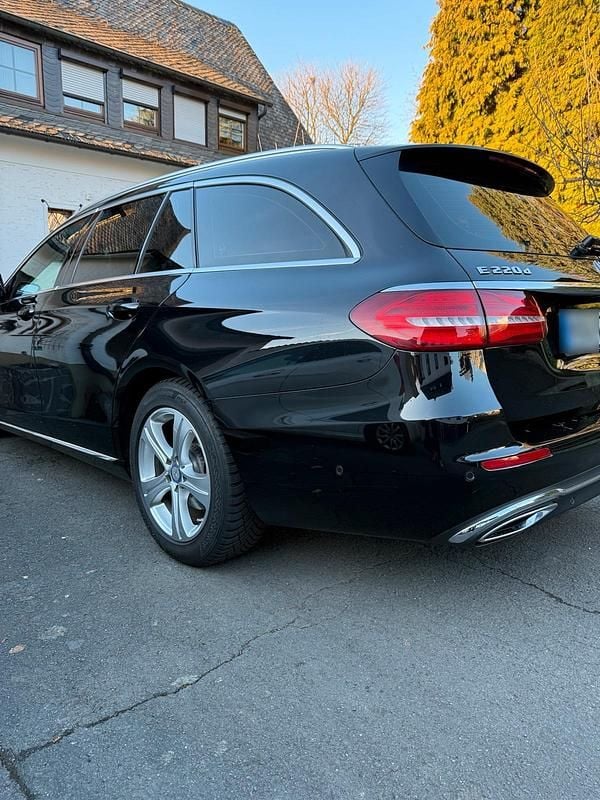 Gebraucht Mercedes E220 194 PS (142 kW) 2016 Schwarz Kombi