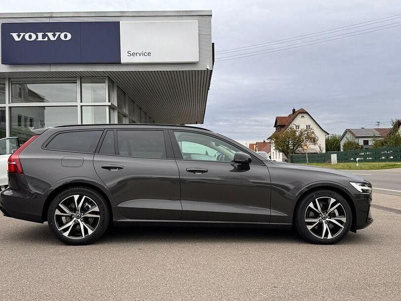 Gebraucht Volvo V60 Plus 197 PS (144 kW) 2025 Grau Kombi