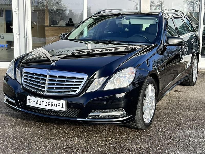 Gebraucht Mercedes E200 Elegance 136 PS (100 kW) 2012 Schwarz Kombi