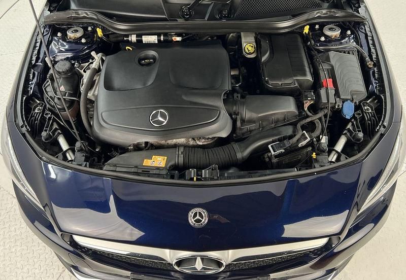 Gebraucht Mercedes CLA220 Business 184 PS (135 kW) 2017 Cavansitblau Limousine