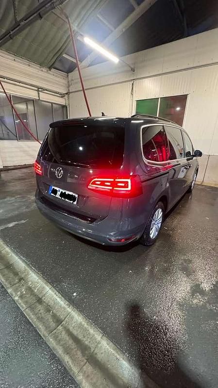 Gebraucht VW Sharan Comfortline 150 PS (110 kW) 2017 Grau Van / Kleinbus