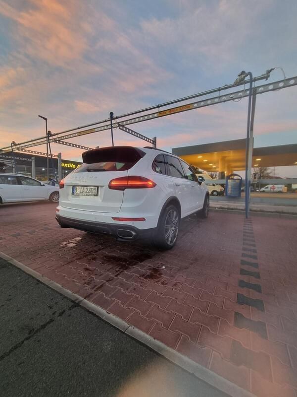 Weiß Gebraucht 2015 Porsche Cayenne SUV | 29.000 € (Fairer Preis) - Bild 1/4