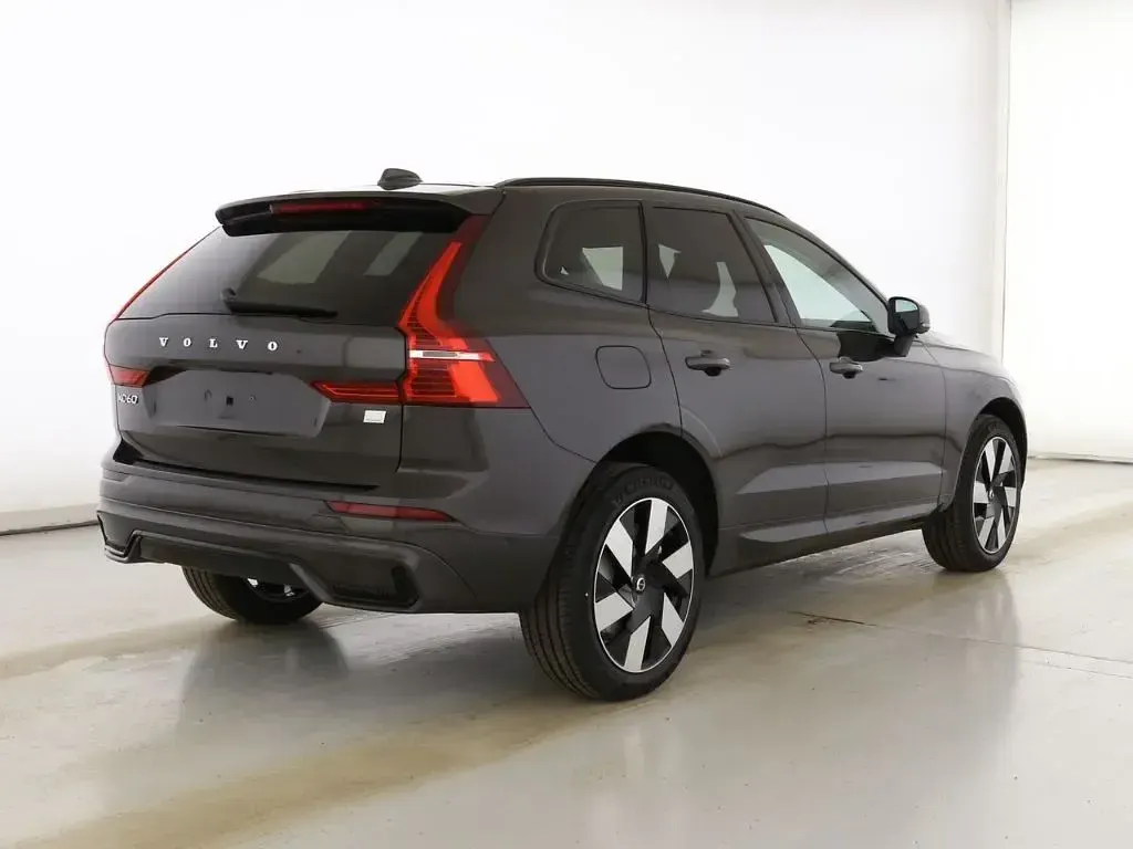 Gebraucht Volvo XC60 Plus 455 PS (334 kW) 2024 Platinum grey / metallic SUV