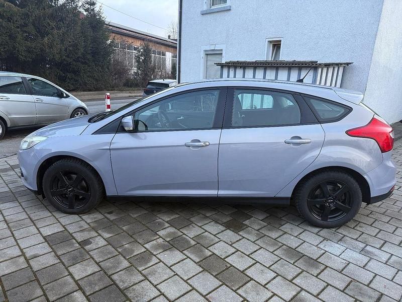 Gebraucht Ford Focus Trend 105 PS (77 kW) 2011 Silber Limousine