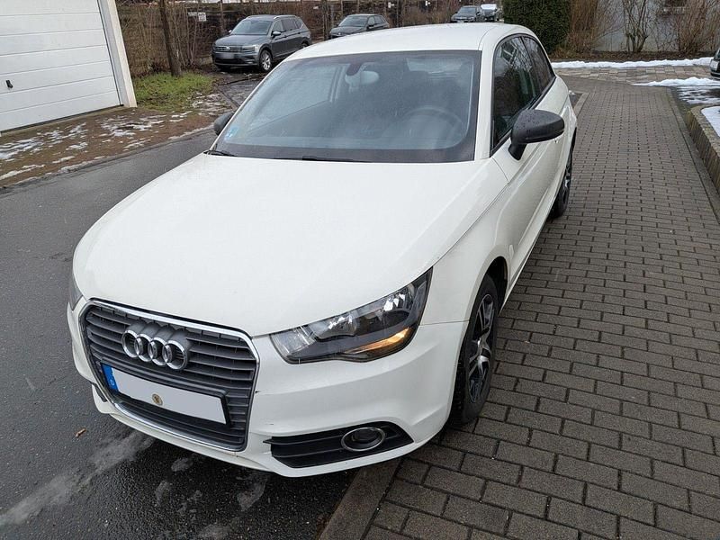 Gebraucht Audi A1 Attraction 86 PS (63 kW) 2010 Weiß Kleinwagen