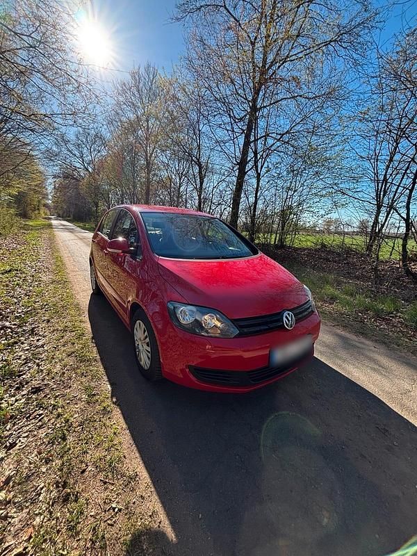 Second-hand VW Golf VI 80 CP (58 kW) 2010 Roșu Hatchback
