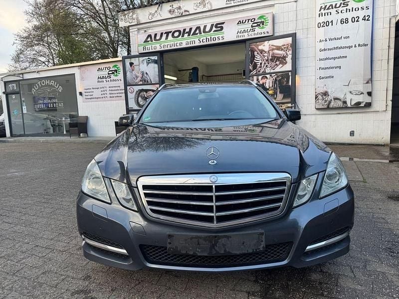 Gebraucht Mercedes E250 204 PS (150 kW) 2012 Grau Kombi