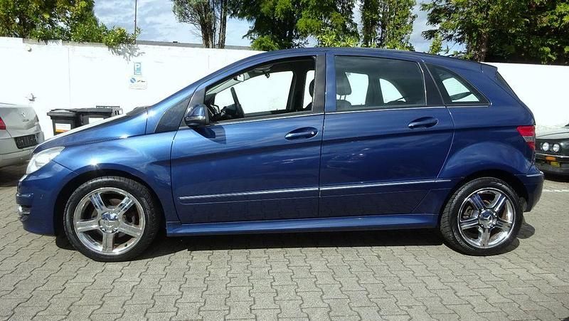 Blau Gebraucht 2008 Mercedes 200 Sport Limousine | 3.500 € (Guter Preis) - Bild 1/4