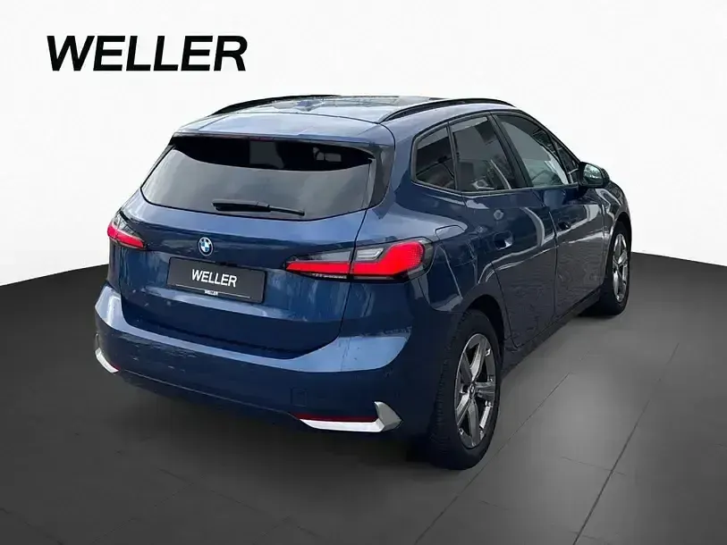 Gebraucht BMW 230e Active Tourer Performance 326 PS (239 kW) 2022 Phytonicblau (blau) Van / Kleinbus