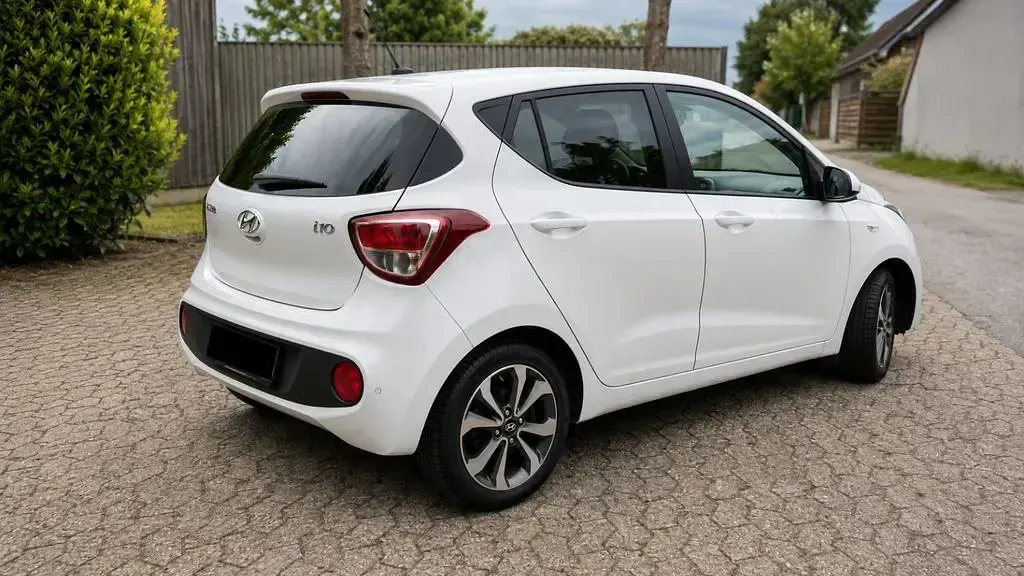 Gebraucht Hyundai i10 YES! 67 PS (49 kW) 2017 Weiß Kleinwagen