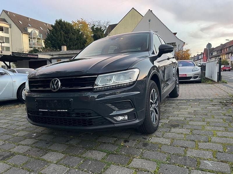 Grau Gebraucht 2018 VW Tiguan Comfortline SUV | 16.500 € (Fairer Preis) - Bild 1/4