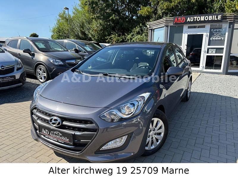 Grau Gebraucht 2016 Hyundai i30 Classic Limousine | 8.090 € (Fairer Preis) - Bild 1/4