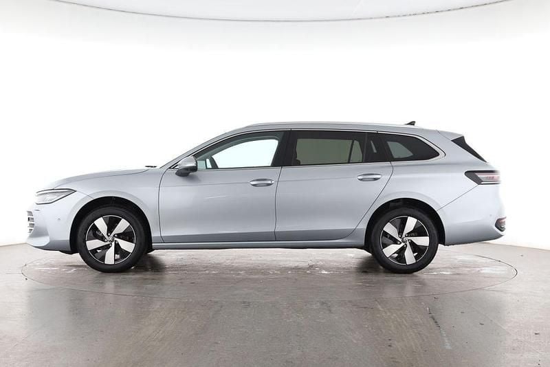 Neu VW Passat Business 150 PS (110 kW) 2025 Silber Limousine