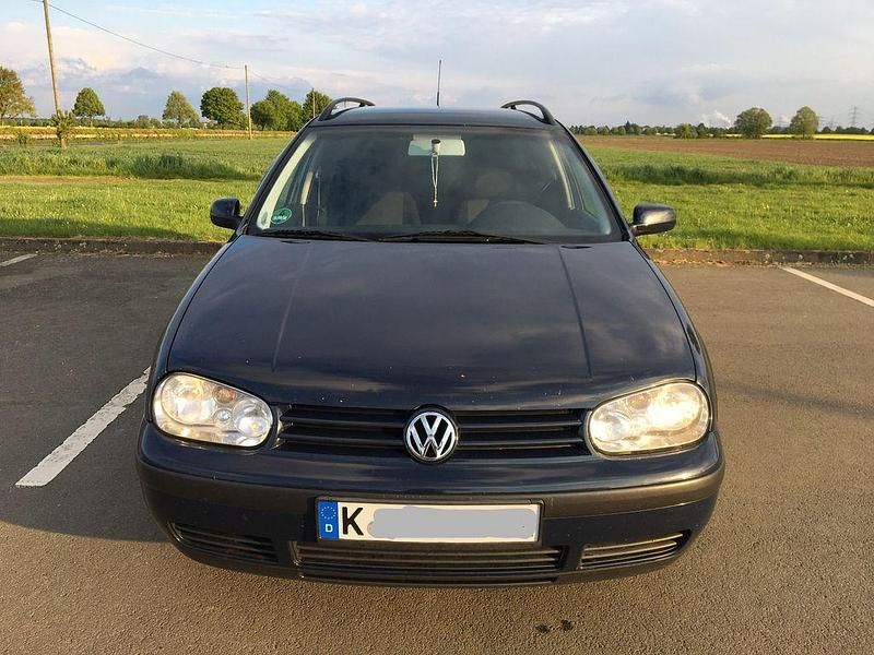 Blau Gebraucht 2001 VW Golf IV Kombi | 1.899 € (Etwas zu teuer) - Bild 1/4