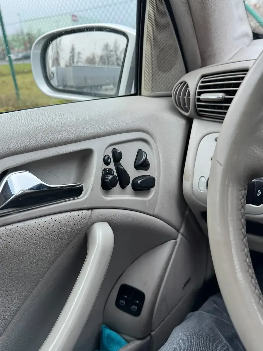 Gebraucht Mercedes 220 143 PS (105 kW) 2002 Silber Coupé