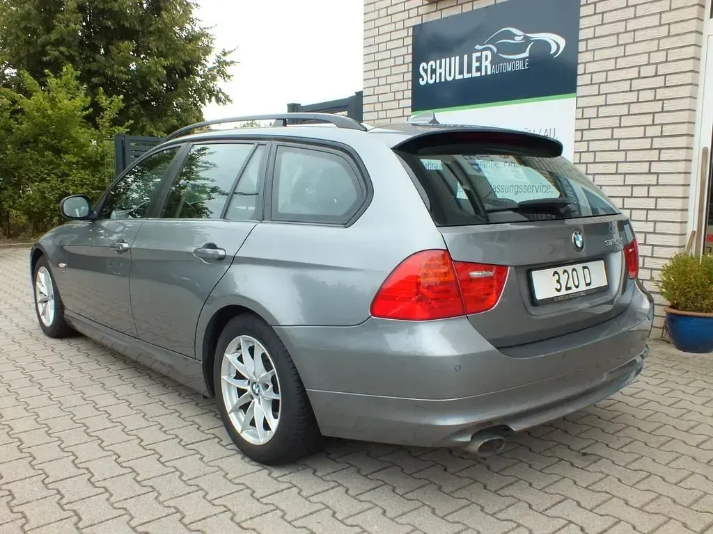 Gebraucht BMW 320 Sport Line 177 PS (130 kW) 2009 Grau Limousine
