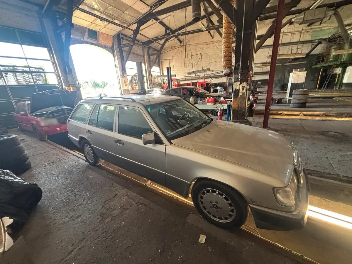Gebraucht Mercedes E280 1993 Silber Kombi