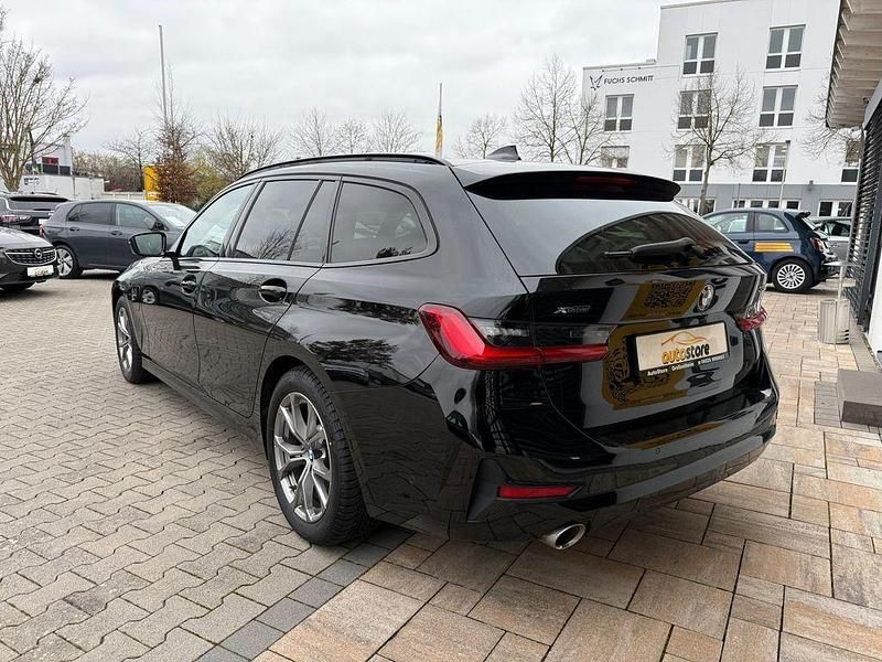 Gebraucht BMW 330e Sport Line 252 PS (185 kW) 2021 Schwarz ii Kombi