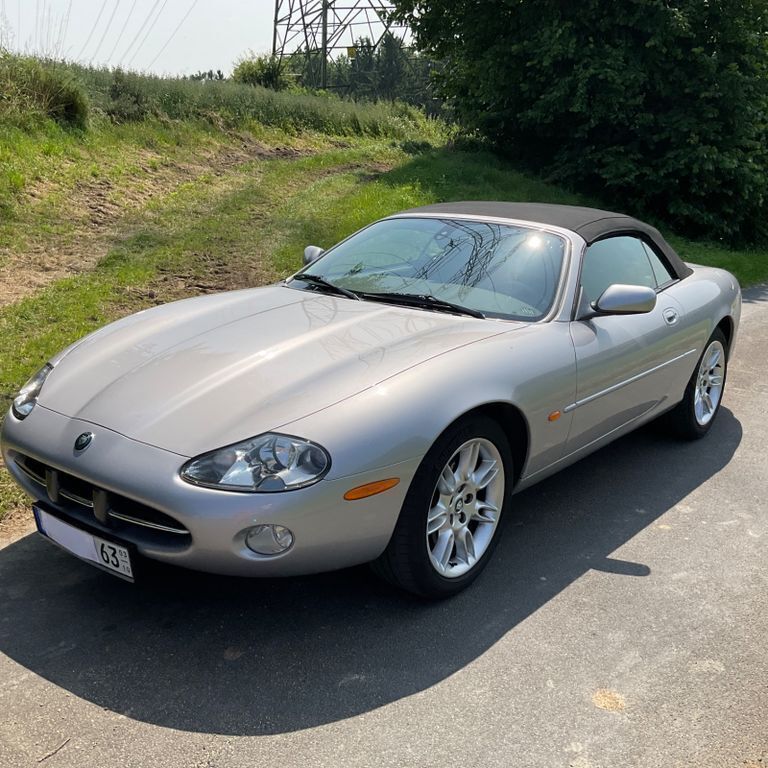 Silber Gebraucht 2002 Jaguar XK8 Cabrio | 25.900 € (Fairer Preis) - Bild 1/4