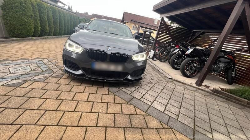 Grau Gebraucht 2015 BMW M135 Kleinwagen | 18.000 € (Fairer Preis) - Bild 1/4