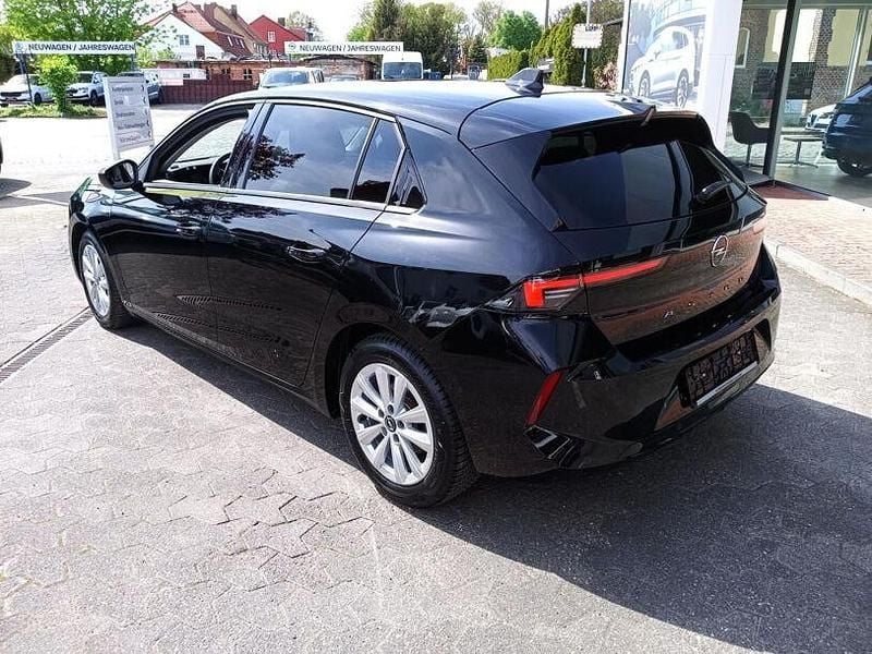 Używany Opel Astra Elegance 131 KM (96 kW) 2023 Czarny Hatchback