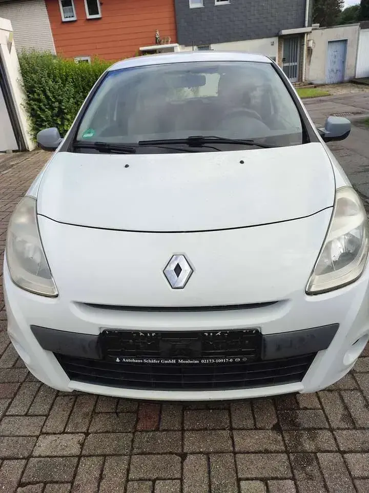 Gebraucht Renault Clio II 75 PS (55 kW) 2009 Weiß Limousine