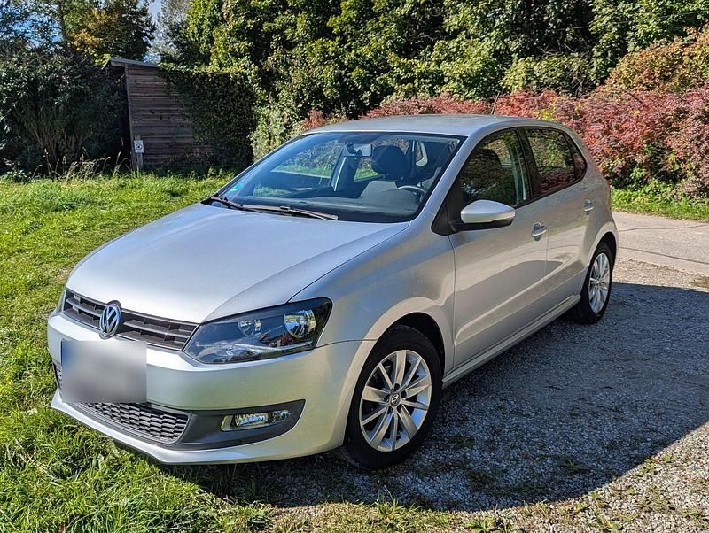 Silber Gebraucht 2011 VW Polo Comfortline Kleinwagen | 4.900 € (Fairer Preis) - Bild 1/4