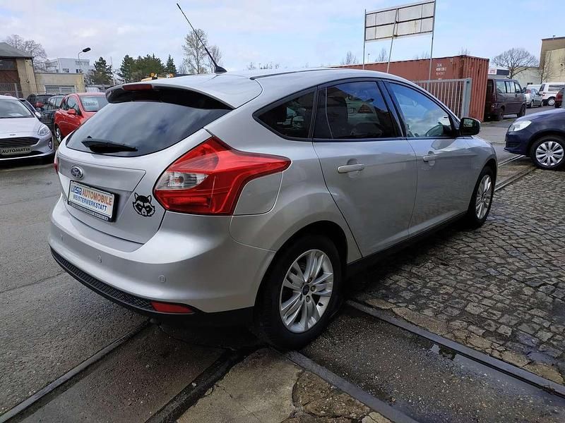 Gebraucht Ford Focus 125 PS (91 kW) 2011 Polarsilber Kleinwagen