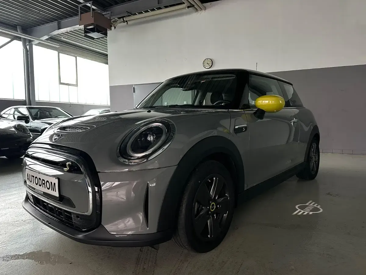 Usata Mini Cooper SE Essential 135 kW (184 CV) 2022 Grigio Utilitaria