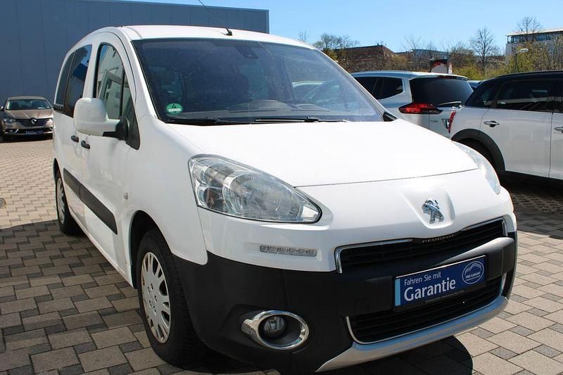 Gebraucht Peugeot Partner Tepee Active 92 PS (67 kW) 2013 Weiß Van / Kleinbus