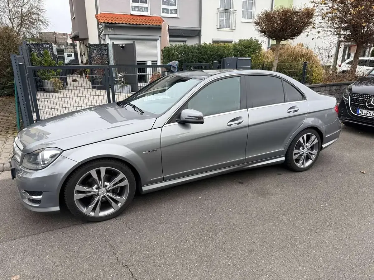 Gebraucht Mercedes C250 Avantgarde 204 PS (150 kW) 2012 Grau Limousine