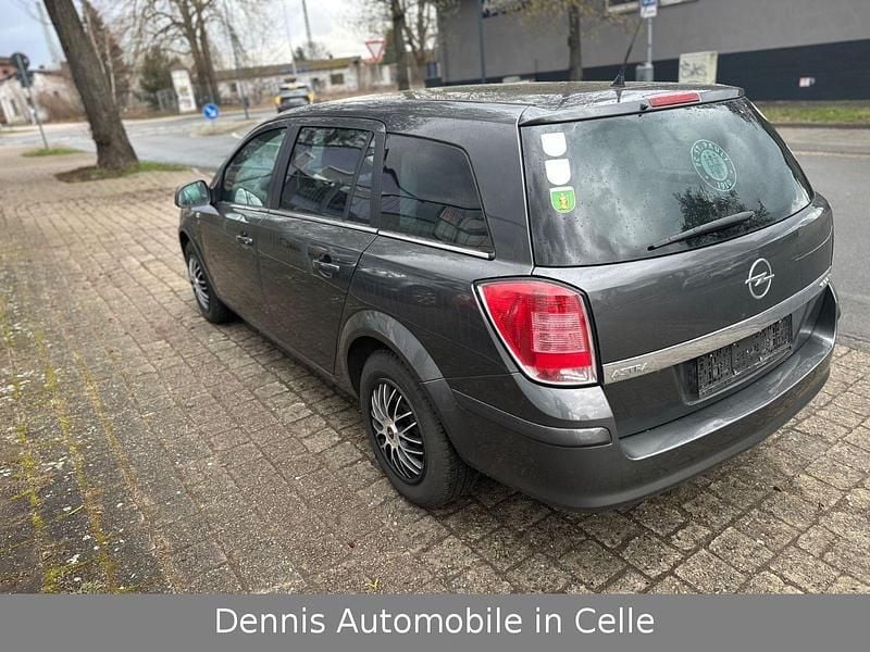 Gebraucht Opel Astra Edition 116 PS (85 kW) 2009 Rot Kombi