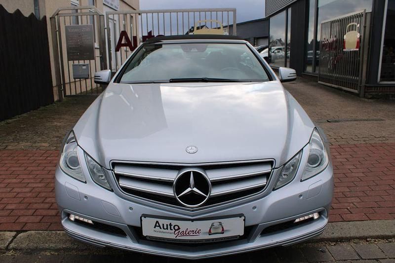 Gebraucht Mercedes E250 204 PS (150 kW) 2011 Silber Cabrio