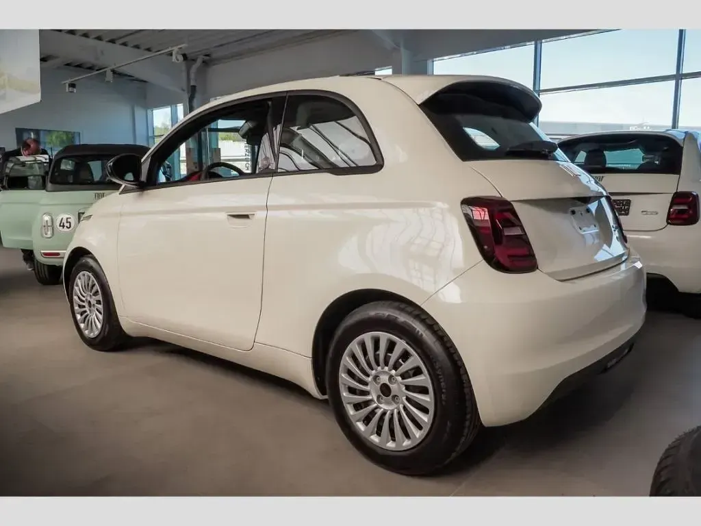 Neu Fiat 500e Red 69 kW (95 PS) 2026 Arktis weiß) (weiss Kleinwagen