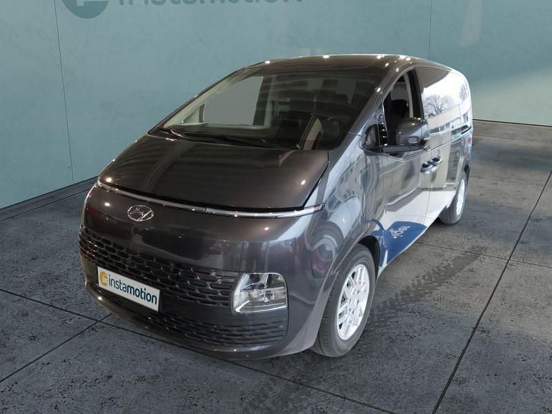Grau Gebraucht 2024 Hyundai Staria Van | 45.899 € (Fairer Preis) - Bild 1/4