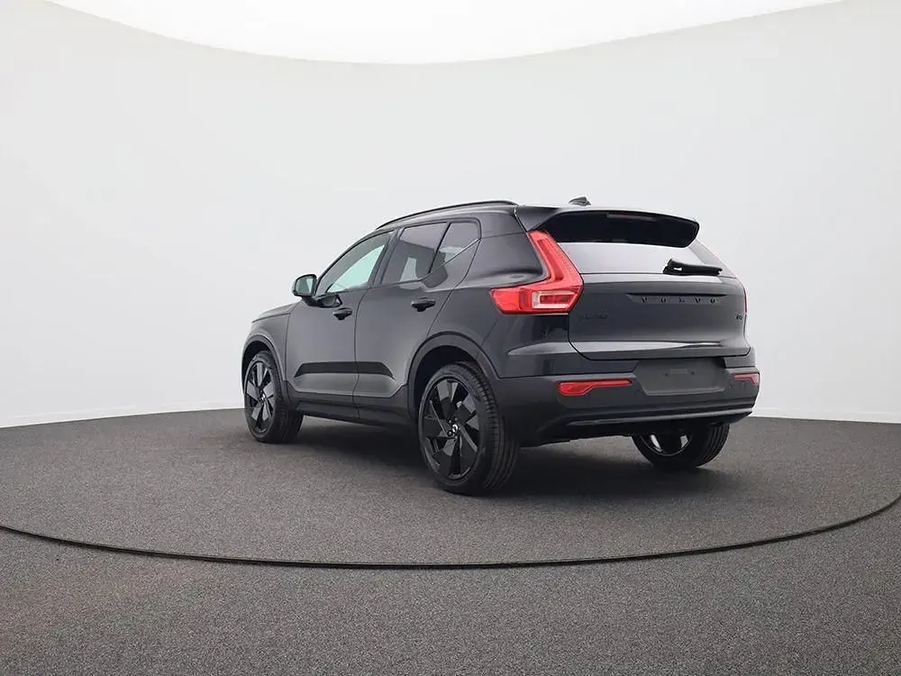 Nowe Volvo XC40 Plus 197 KM (144 kW) 2026 Czarny SUV