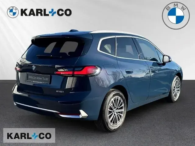 Neu BMW 218 Luxury Line 136 PS (100 kW) 2025 Blau Van / Kleinbus