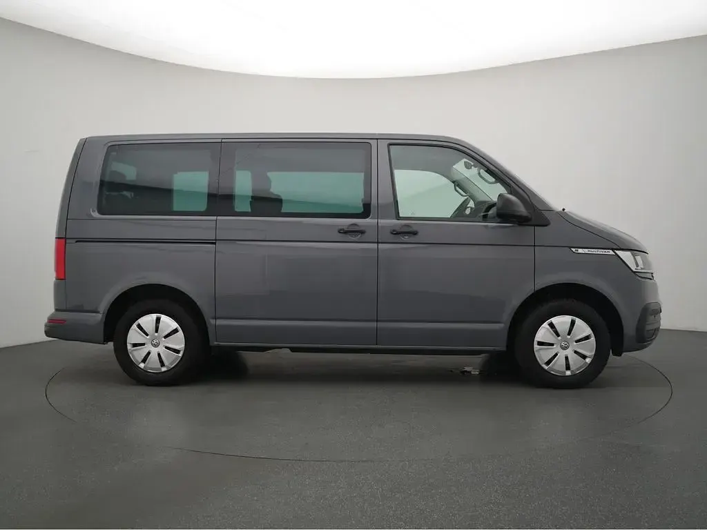 Gebraucht VW Multivan Trendline 150 PS (110 kW) 2022 Pure grey Van / Kleinbus